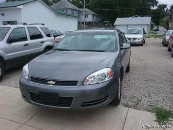 2008 Chevrolet Impala LT   - Photo 1 - Davenport, IA 52802