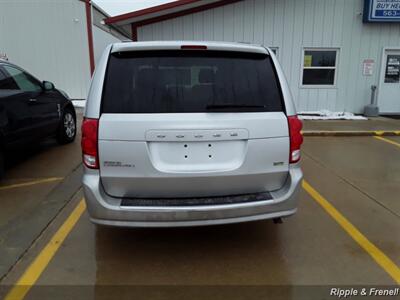 2017 Dodge Grand Caravan SE   - Photo 7 - Davenport, IA 52802