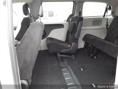 2017 Dodge Grand Caravan SE   - Photo 4 - Davenport, IA 52802