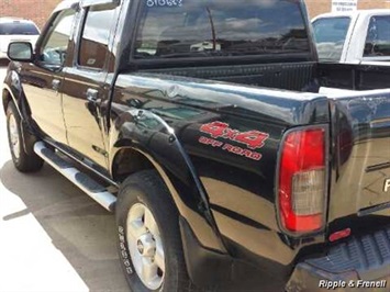 2001 Nissan Frontier SE   - Photo 2 - Davenport, IA 52802