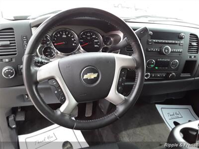 2010 Chevrolet Silverado 1500 LT   - Photo 5 - Davenport, IA 52802