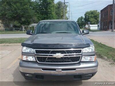 2007 Chevrolet Silverado 1500 Classic LS   - Photo 1 - Davenport, IA 52802