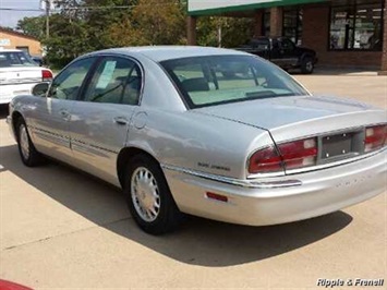 1999 Buick Park Avenue   - Photo 2 - Davenport, IA 52802