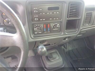 2006 GMC Sierra 1500 SL1   - Photo 10 - Davenport, IA 52802