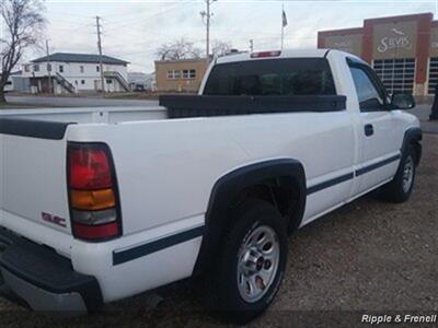 2006 GMC Sierra 1500 SL1   - Photo 6 - Davenport, IA 52802