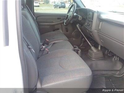 2006 GMC Sierra 1500 SL1   - Photo 11 - Davenport, IA 52802