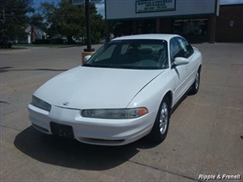 2002 Oldsmobile Intrigue GL   - Photo 1 - Davenport, IA 52802