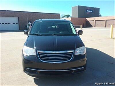 2014 Chrysler Town & Country Touring   - Photo 1 - Davenport, IA 52802