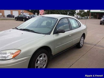 2006 Ford Taurus SE   - Photo 2 - Davenport, IA 52802