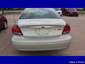 2006 Ford Taurus SE   - Photo 4 - Davenport, IA 52802