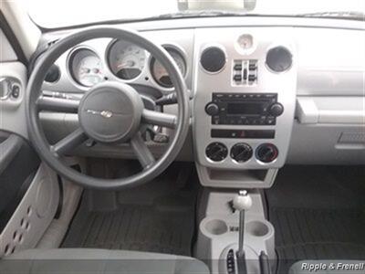 2007 Chrysler PT Cruiser Touring   - Photo 12 - Davenport, IA 52802