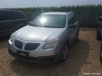 2006 Pontiac Vibe   - Photo 1 - Davenport, IA 52802