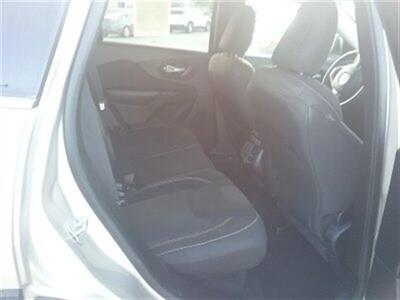 2015 Jeep Cherokee Latitude   - Photo 11 - Davenport, IA 52802