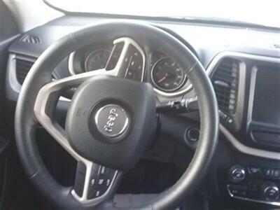 2015 Jeep Cherokee Latitude   - Photo 12 - Davenport, IA 52802