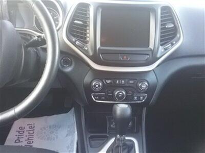 2015 Jeep Cherokee Latitude   - Photo 13 - Davenport, IA 52802