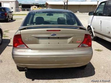 2004 Ford Focus ZTS   - Photo 4 - Davenport, IA 52802