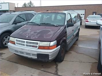 1992 Dodge Caravan SE   - Photo 1 - Davenport, IA 52802