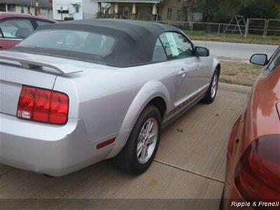 2006 Ford Mustang   - Photo 6 - Davenport, IA 52802