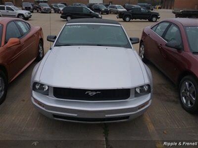 2006 Ford Mustang   - Photo 1 - Davenport, IA 52802