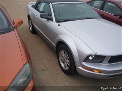 2006 Ford Mustang   - Photo 4 - Davenport, IA 52802