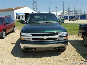 2003 Chevrolet Suburban 1500   - Photo 1 - Davenport, IA 52802