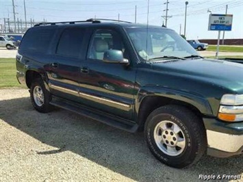 2003 Chevrolet Suburban 1500   - Photo 2 - Davenport, IA 52802