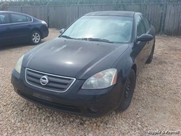 2002 Nissan Altima 2.5   - Photo 1 - Davenport, IA 52802