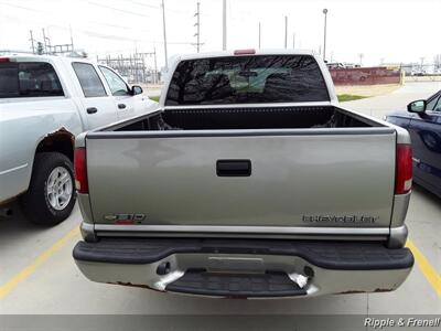 2003 Chevrolet S-10 LS 4dr Crew Cab LS   - Photo 9 - Davenport, IA 52802