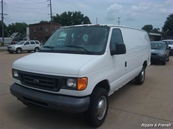 2006 Ford E-Series Cargo E-250   - Photo 1 - Davenport, IA 52802