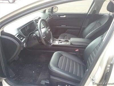 2018 Ford Fusion SE   - Photo 8 - Davenport, IA 52802