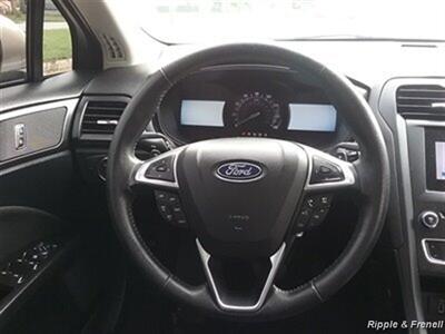 2018 Ford Fusion SE   - Photo 12 - Davenport, IA 52802