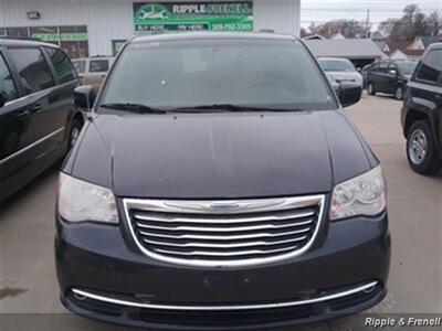 2014 Chrysler Town & Country Touring   - Photo 1 - Davenport, IA 52802