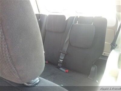 2009 GMC Sierra 1500 SLE   - Photo 8 - Davenport, IA 52802