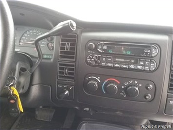 2004 Dodge Dakota Sport 2dr Club Cab Sport   - Photo 12 - Davenport, IA 52802