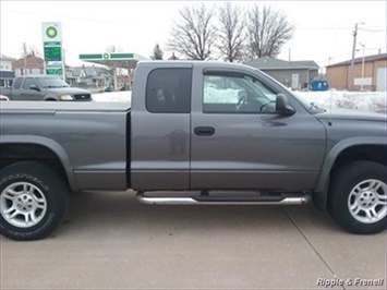 2004 Dodge Dakota Sport 2dr Club Cab Sport   - Photo 10 - Davenport, IA 52802