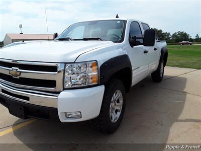 2011 Chevrolet Silverado 1500 LT   - Photo 3 - Davenport, IA 52802