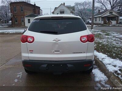 2011 Chevrolet Traverse LT   - Photo 5 - Davenport, IA 52802