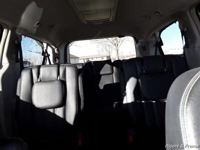 2014 Chrysler Town & Country Touring   - Photo 6 - Davenport, IA 52802