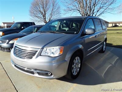 2014 Chrysler Town & Country Touring   - Photo 3 - Davenport, IA 52802