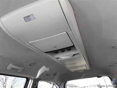 2014 Chrysler Town & Country Touring   - Photo 7 - Davenport, IA 52802