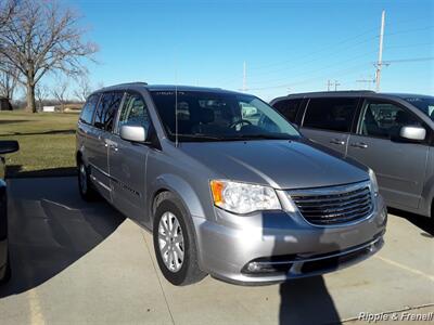 2014 Chrysler Town & Country Touring   - Photo 15 - Davenport, IA 52802