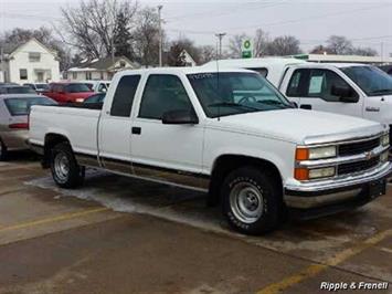 1998 Chevrolet C1500 Cheyenne   - Photo 1 - Davenport, IA 52802