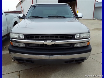 2001 Chevrolet Silverado 1500 LS 2dr Standard Cab LS   - Photo 3 - Davenport, IA 52802