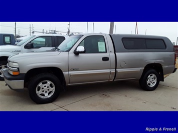 2001 Chevrolet Silverado 1500 LS 2dr Standard Cab LS   - Photo 4 - Davenport, IA 52802