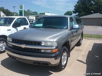 2001 Chevrolet Silverado 1500 LS 2dr Standard Cab LS   - Photo 1 - Davenport, IA 52802