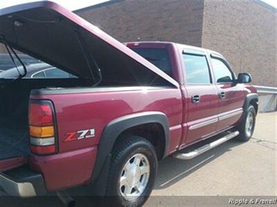 2005 GMC Sierra 1500 SLE   - Photo 7 - Davenport, IA 52802