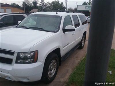 2009 Chevrolet Suburban LT 1500   - Photo 3 - Davenport, IA 52802