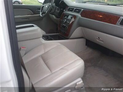 2009 Chevrolet Suburban LT 1500   - Photo 11 - Davenport, IA 52802