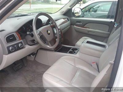 2009 Chevrolet Suburban LT 1500   - Photo 8 - Davenport, IA 52802