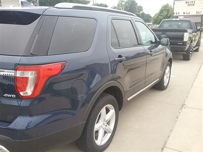 2017 Ford Explorer XLT - Photo 6 - Silvis, IL 61282